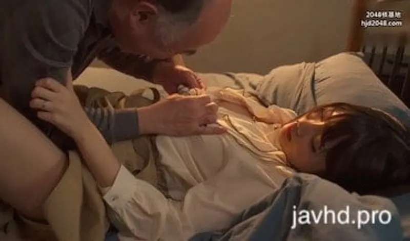 Gã chồng đi vắng người vợ bị lão già nhà kề bên hiếp suzu harumiya